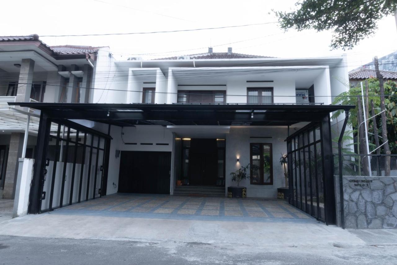 バンドゥン Radja House Cipaku Indahヴィラ エクステリア 写真