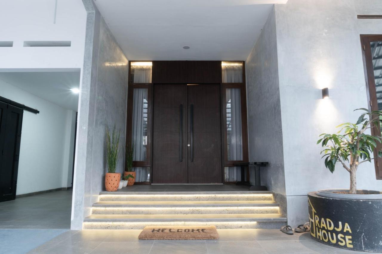 バンドゥン Radja House Cipaku Indahヴィラ エクステリア 写真