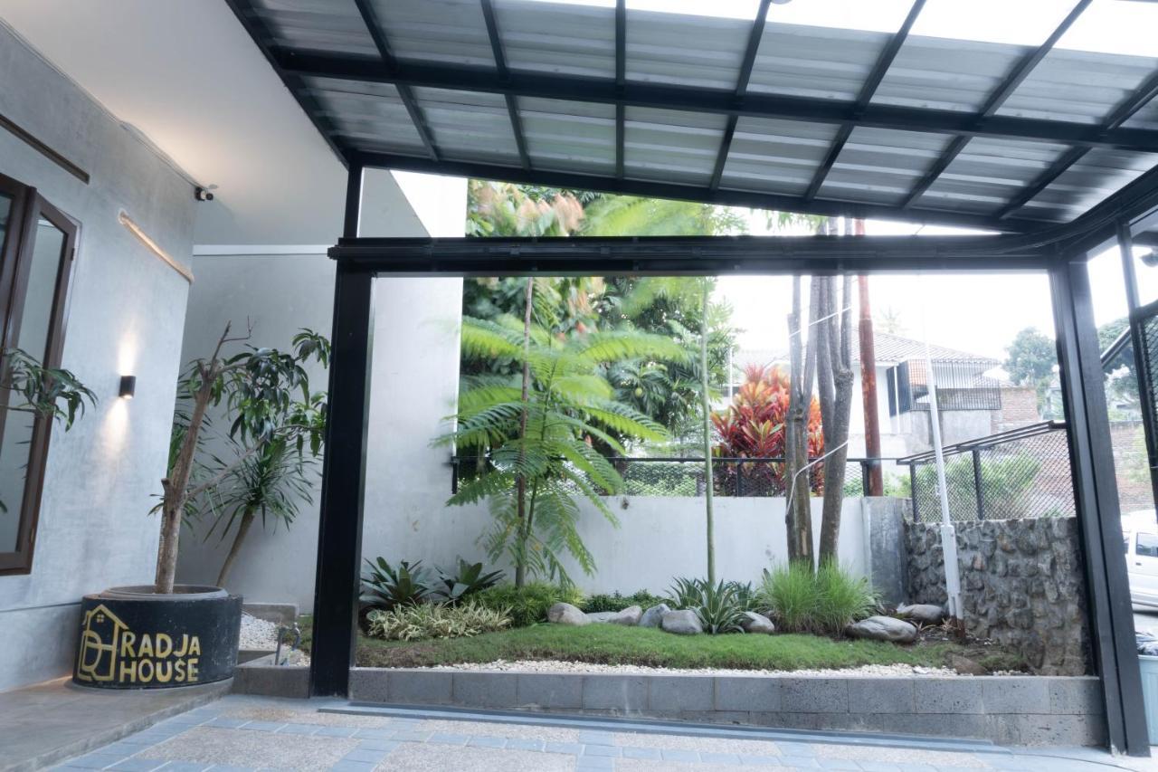 バンドゥン Radja House Cipaku Indahヴィラ エクステリア 写真